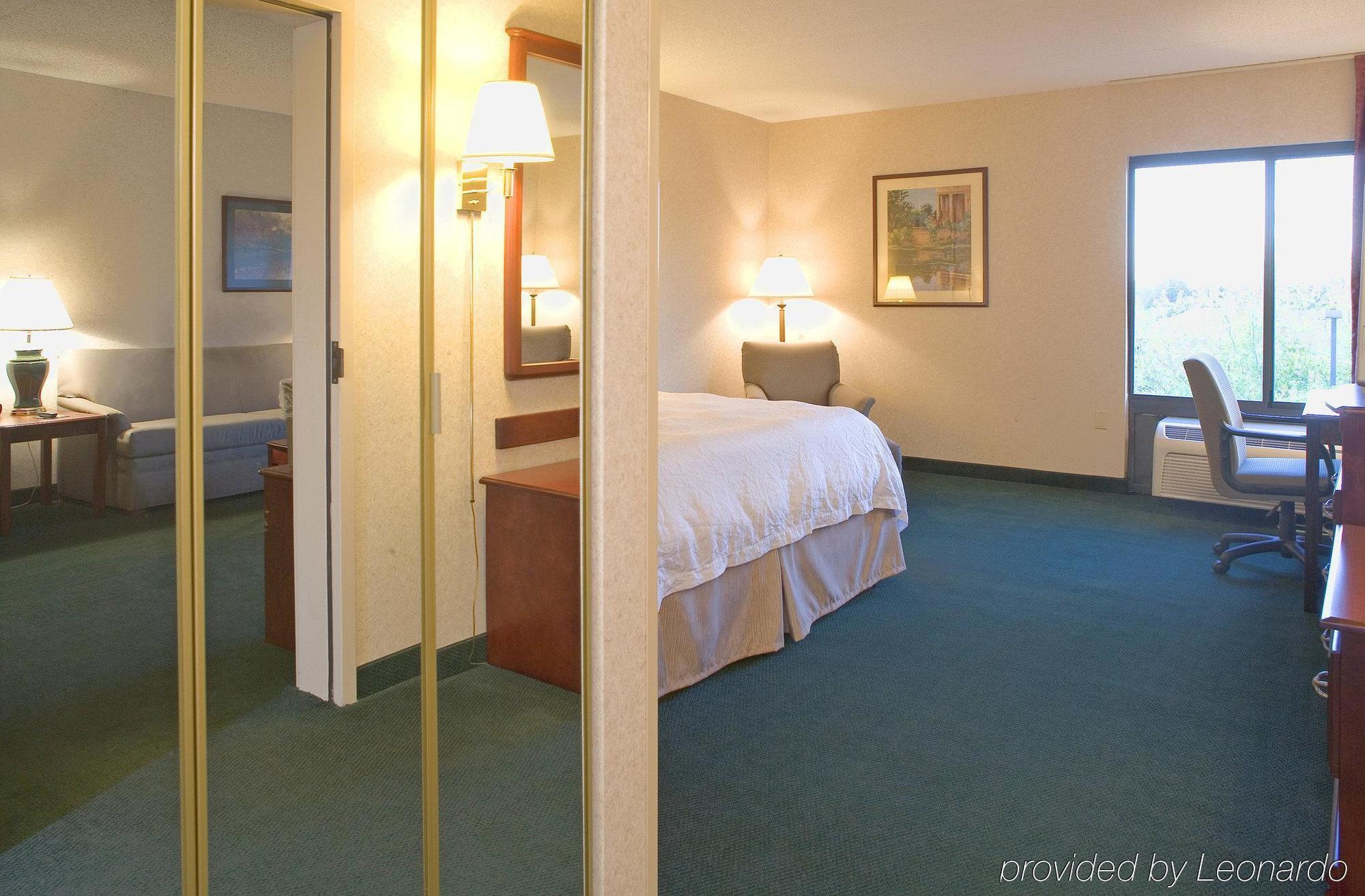 Hampton Inn Rochester Greece Номер фото