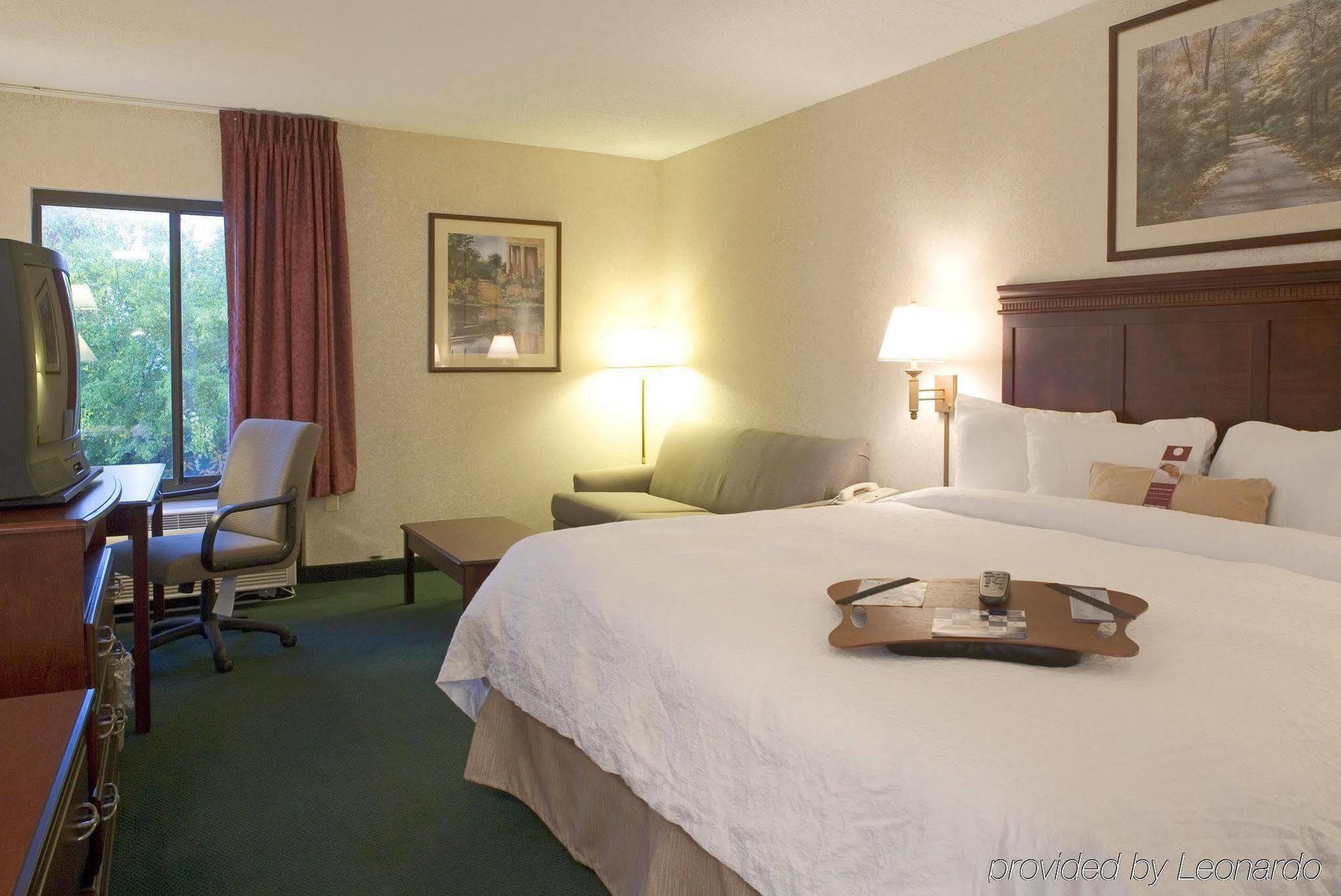 Hampton Inn Rochester Greece Номер фото